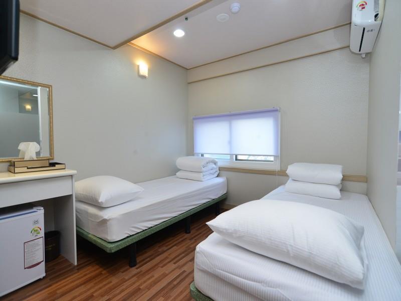 2u Hotel *